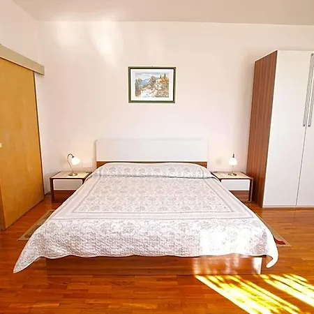 981 Hotel 4*